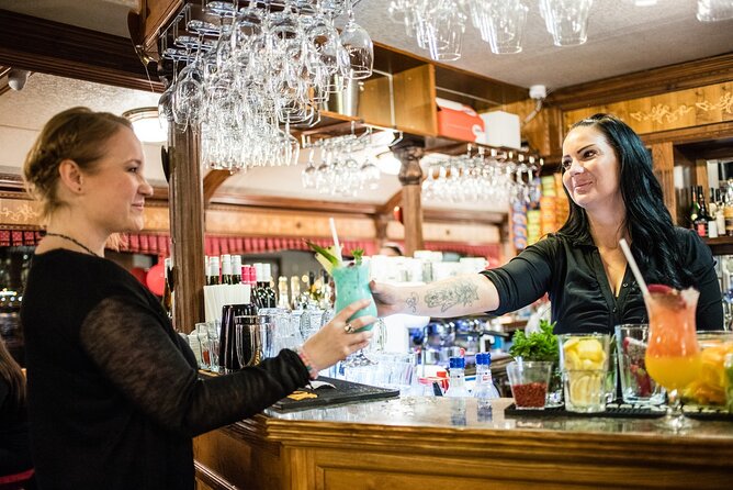 10PM Budapest Danube Cruise with Live Music & Food or Drinks - Live salon music onboard: the pace and the vibe
