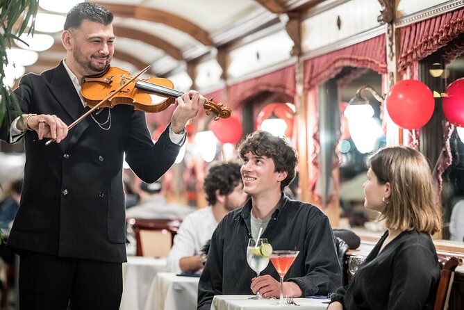 10PM Budapest Danube Cruise with Live Music & Food or Drinks - Landmarks you’ll spot from the Danube at night