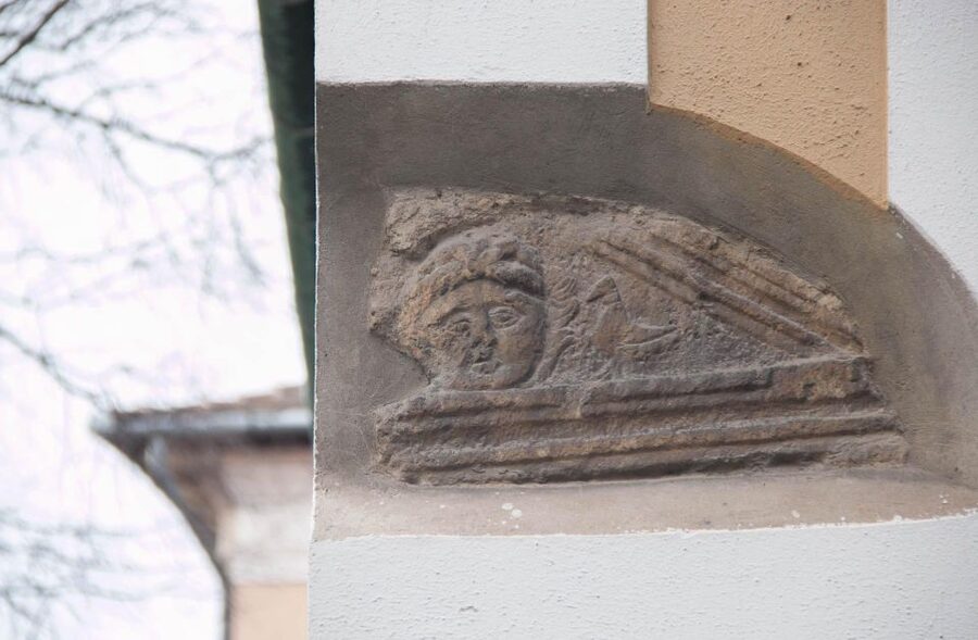 2 Hours Buda Castle Walking Tour - Walk with a Historian - Civilian quarter to synagogue stories at Bécsi kapu Square