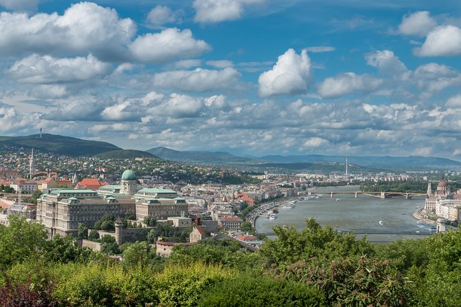 4 hours long private minivan tour in Budapest - Pickup and meeting points, so you do not waste time