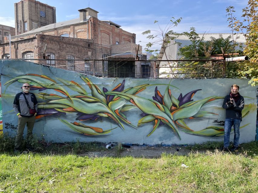 Alternative Bike tour: Graffiti Wall and Peace - Margaret Island: Peaceful Danube Cycling for Real Break Time