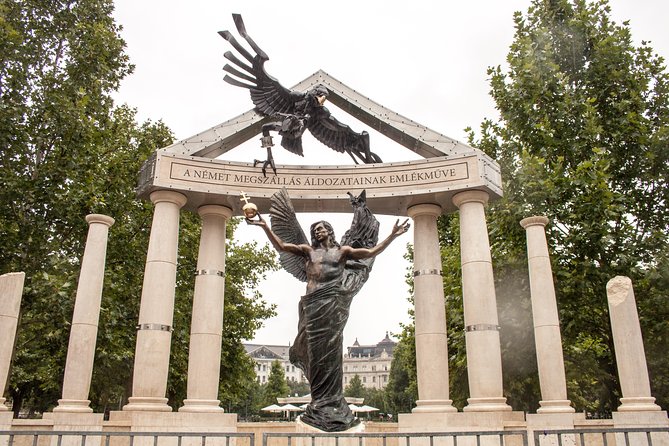 Born Under The Red Star - The History of Communism in Hungary - Private Tour - Stop 3: St. Stephen’s Basilica, a counterpoint to state power