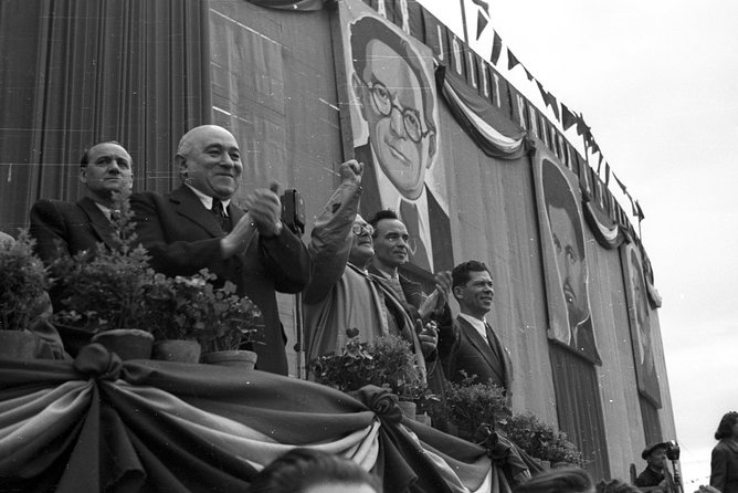 Born Under The Red Star - The History of Communism in Hungary - Private Tour - Stop 4: Szabadság tér and its two memorial narratives