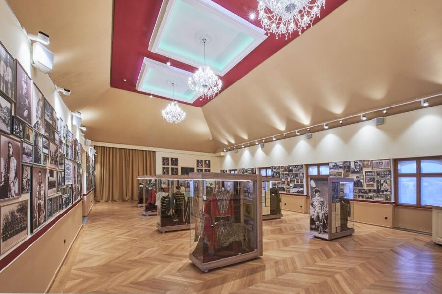 Buda Castle: Hungarian Delicacies & Historical Exhibition - Should you book the Royal Guard Café experience?