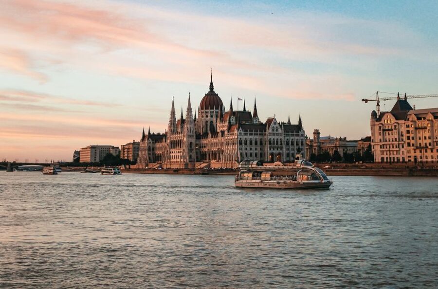 Budapest: 1-Hour Evening Sightseeing Cruise with Drink - Price and Value, Is 28 USD Fair?