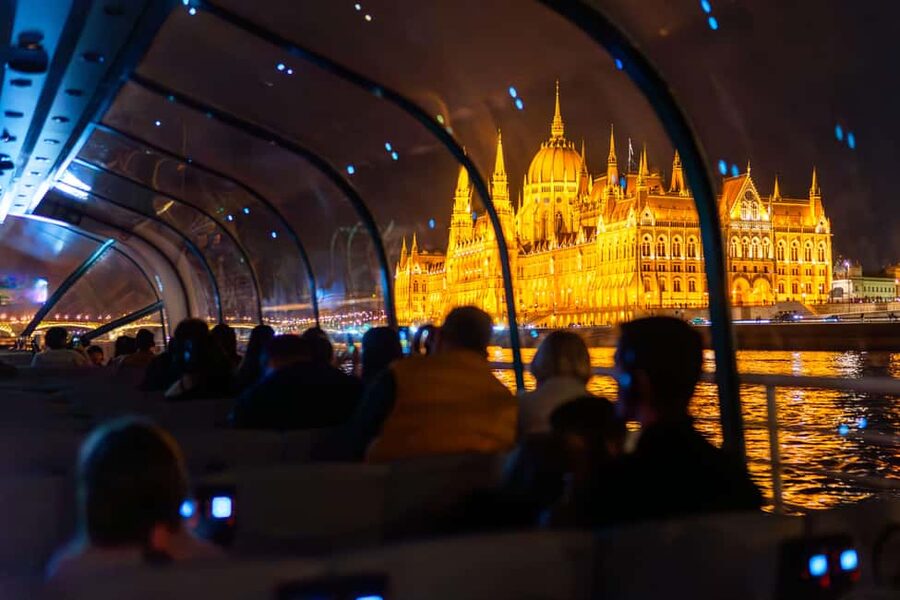 Budapest: 1-Hour Evening Sightseeing Cruise with Drink - Who This Cruise Fits Best