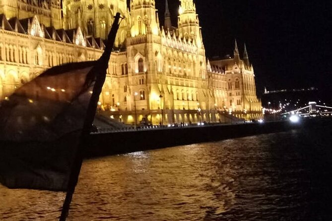 Budapest: 1-Hour Highlights Cruise with Welcome Drink - Why This 1-Hour Danube Night Cruise Works in Budapest