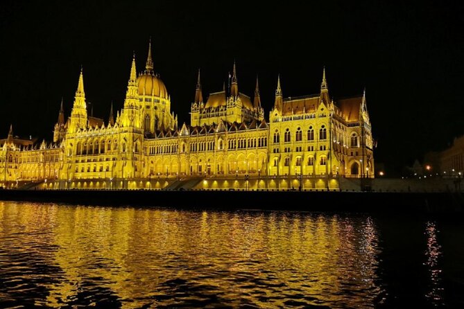 Budapest: 1-Hour Highlights Cruise with Welcome Drink - Cold Weather, Comfort, and Dress Code Reality