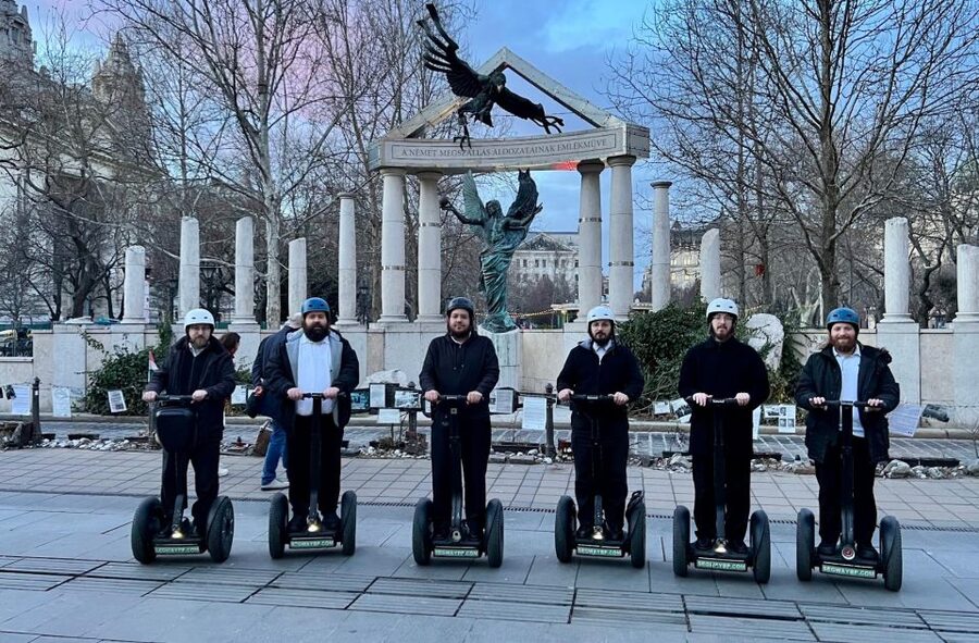 Budapest: 1 Hour Instagram Segway Tour - Kossuth Lajos Square: multiple photo moments and a strong city vibe