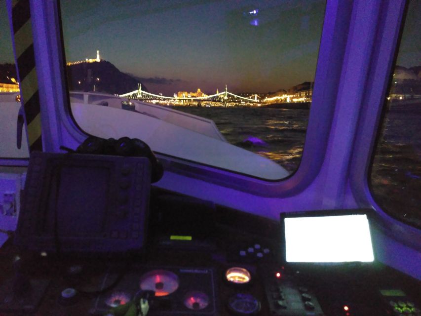 Budapest: 1-Hour Private Boat Cruise - Margaret Bridge to Buda Castle: the first “oh wow” stretch