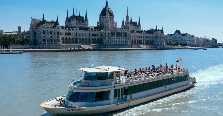 Budapest: 1-hour Sightseeing Danube River Cruise - My booking recommendation: should you go?