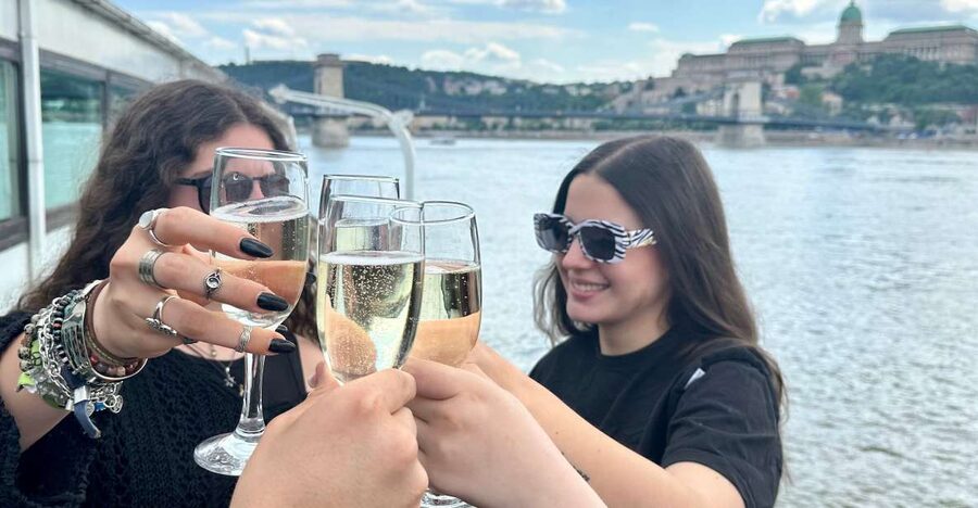 Budapest: 1 hr Sunshine Booze Cruise with Prosecco - A Sunshine Danube Cruise on the Gróf Széchenyi Ship
