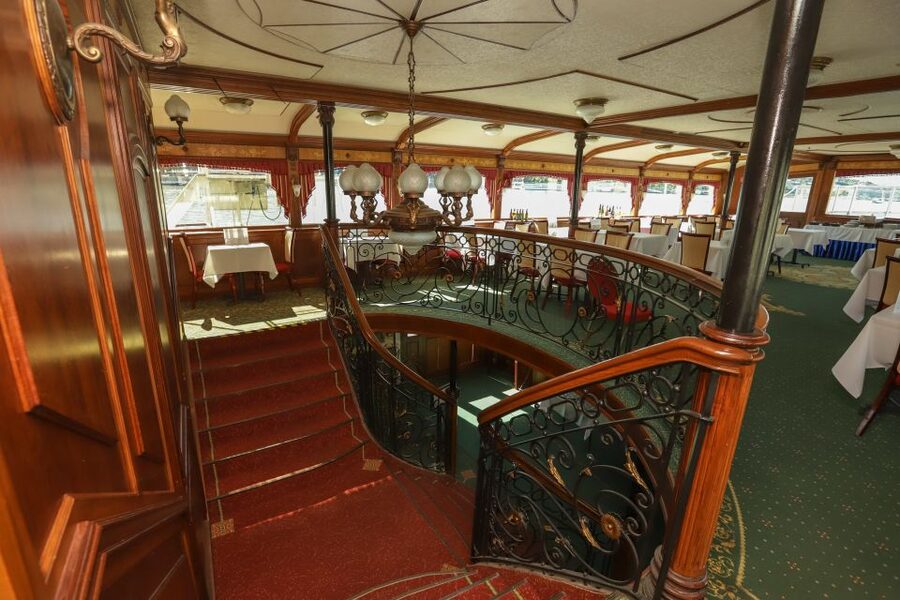 Budapest: 1 hr Sunshine Booze Cruise with Prosecco - Where You Board at Akadémia Dock 2, and Why It Can Feel Confusing