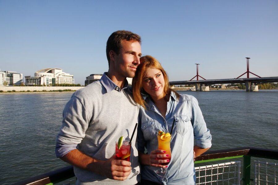 Budapest: 1 hr Sunshine Booze Cruise with Prosecco - How Long Is 1 Hour, and Does It Feel Worth It?