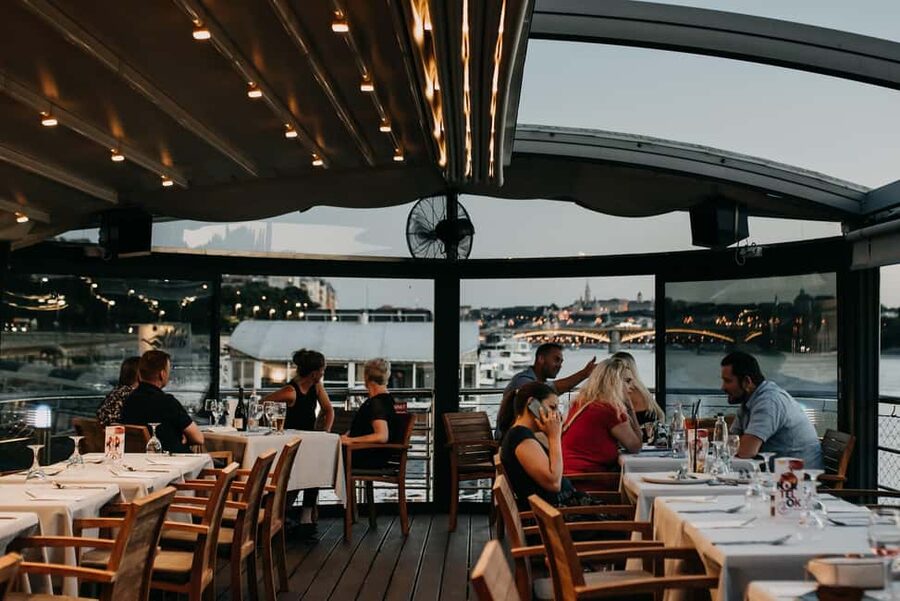 Budapest: 2-Course Dinner for 2 on a Boat Restaurant - Candlelight tables, welcome champagne, and the “date-night” setup