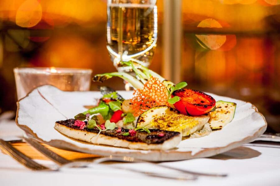 Budapest: 2-Course Dinner for 2 on a Boat Restaurant - Who this dinner suits best in Budapest
