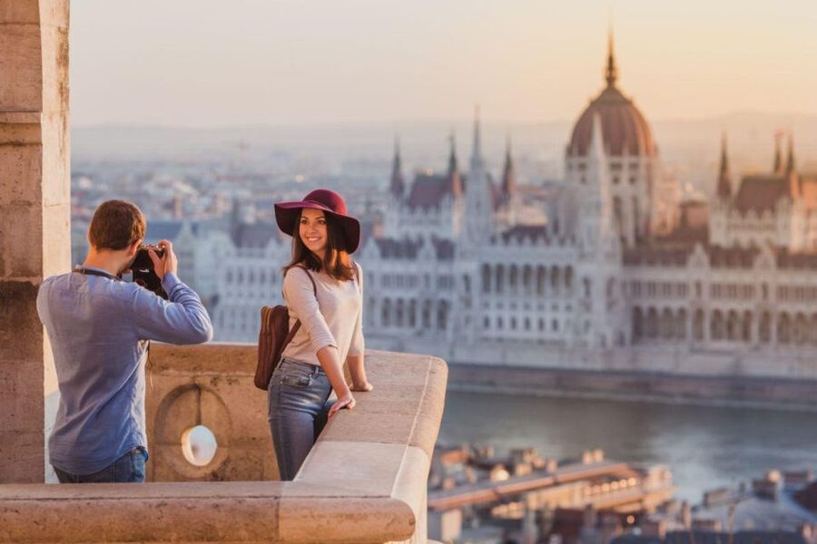 Budapest: 3-Hour Grand City Tour and Castle Walk - First stop: seeing Budapest as a map, not a maze