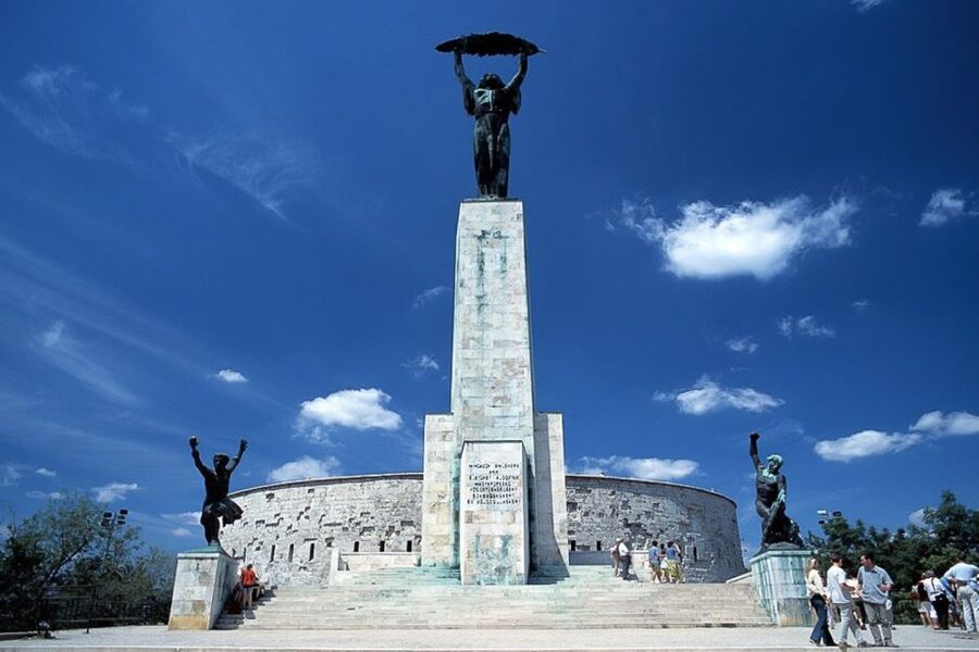 Budapest: 3-Hour Grand City Tour and Castle Walk - The Danube crossings: Margaret Bridge to Elizabeth Bridge