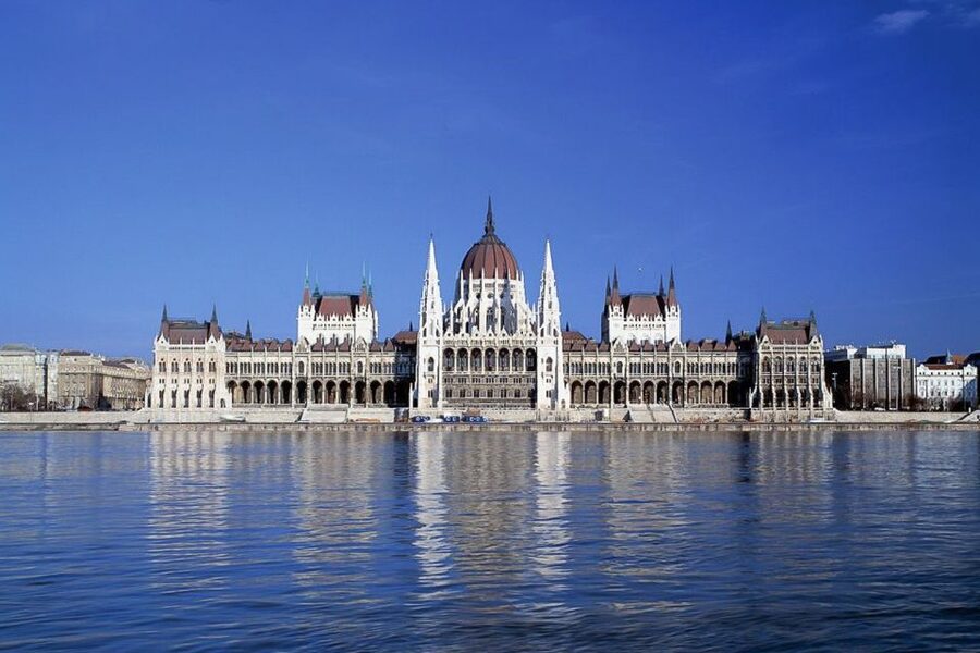 Budapest: 3-Hour Grand City Tour and Castle Walk - Guides and group energy: fast, fun, and question-friendly
