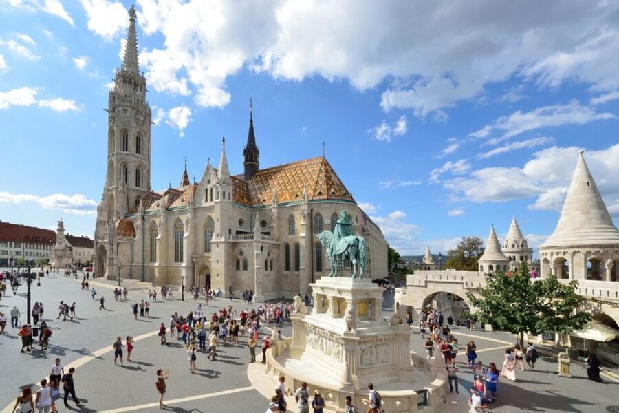 Budapest: 3-Hour Grand City Tour and Castle Walk - Heroes Square: the city’s big statement, in about half an hour