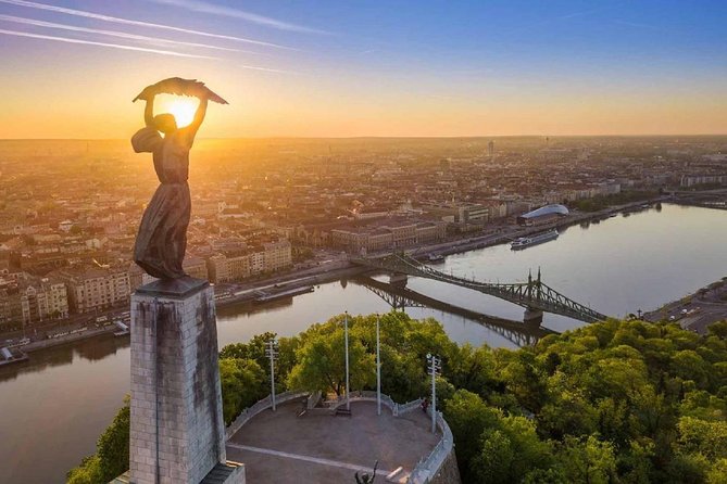 Budapest: 3-Hour Live-guided Bus Tour and 1-hour River Cruise - A 4-hour highlights run: what the pace feels like