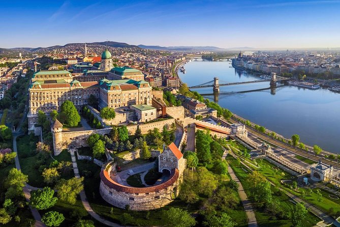 Budapest: 3-Hour Live-guided Bus Tour and 1-hour River Cruise - Heroes Square to the Fishermans Bastion viewpoint: the best photo-and-story pairing