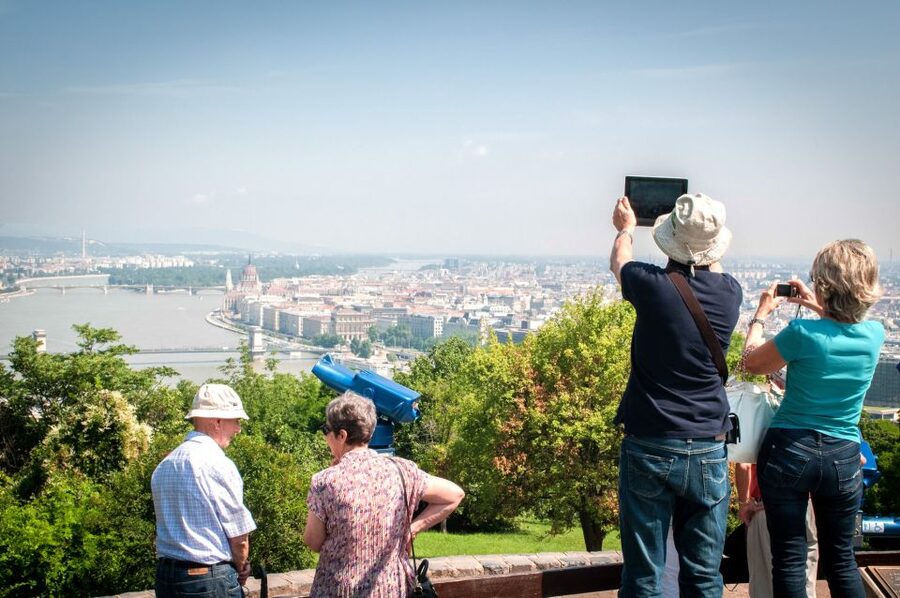 Budapest: 3-Hour Live Guided Sightseeing Tour - Andrássy Avenue to Downtown Pest: Opera House and St. Stephen’s Basilica