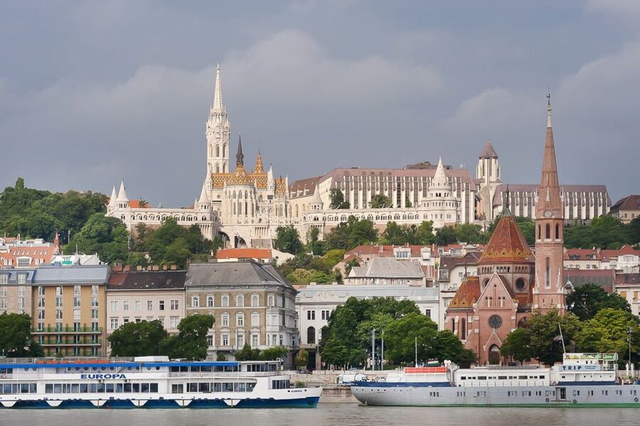 Budapest 3-Hour Walking Tour in Italian - Starting at St. Stephen’s Basilica, Then Into Central Pest