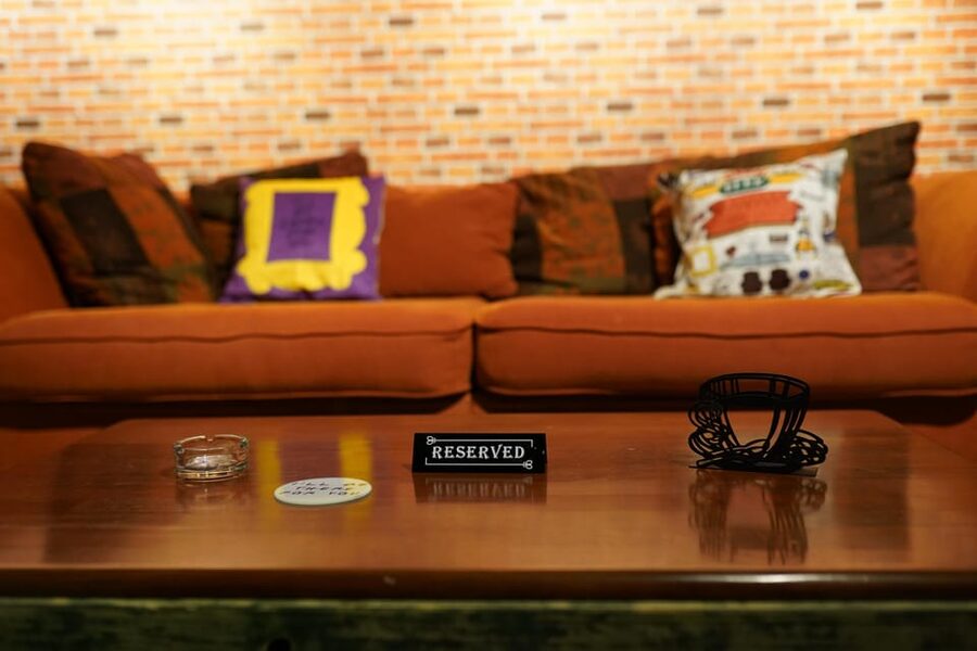 Budapest: 90s Sitcom Escape Room Adventure with Drinks - Drink included and how to plan the rest of your evening