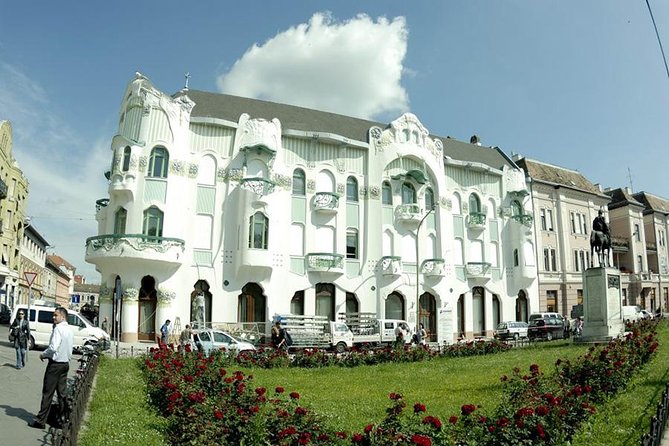 Budapest Art Nouveau Walking Tour - Gresham Palace: the exterior glow and the interior logic
