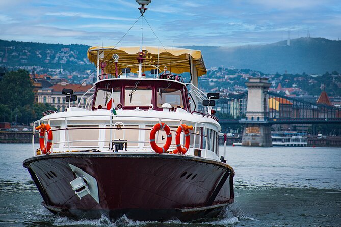 Budapest Audio Guide Cruise with Day, Sunset and Night Options - Entering Jane Haining Rakpart: Finding the Dock and Starting On Time