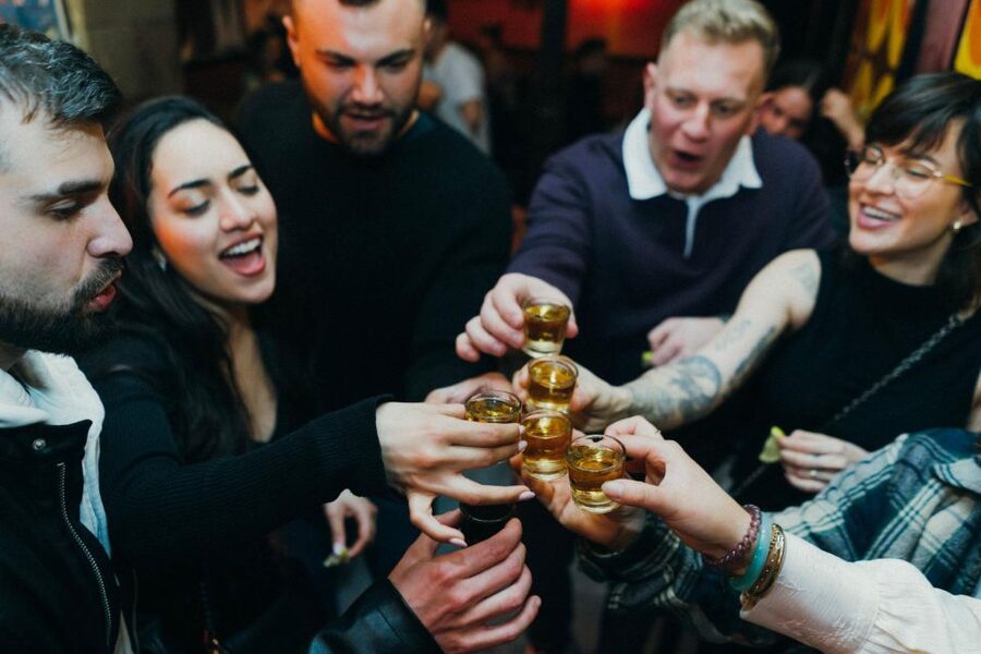 Budapest: Bar Crawl with a Local Guide - Wesselényi utca 21: a quick 15-minute hop to keep momentum
