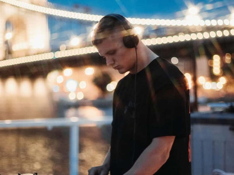 Budapest: BBQ Dinner Cruise w/ Live Music & Unlimited Drinks - The 2.5-Hour Cruise Rhythm: When Night Views Feel Best