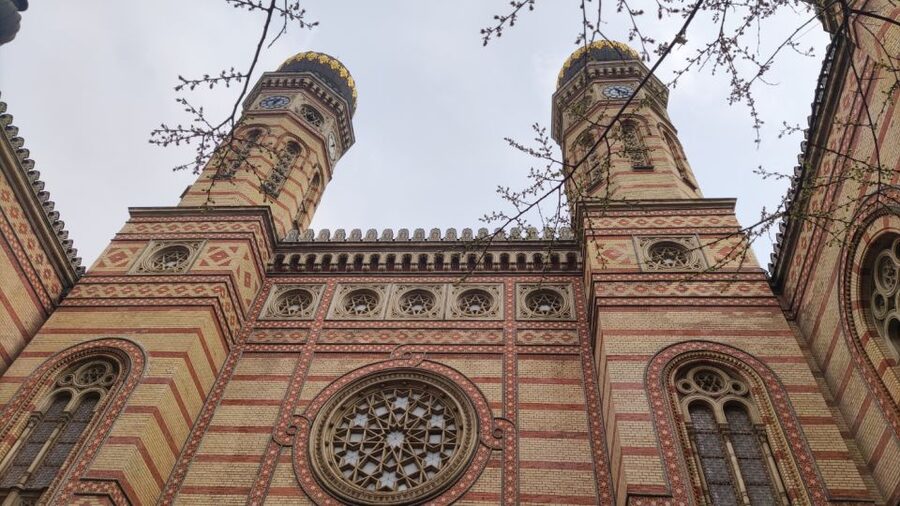Budapest: Best of Downtown and Jewish Quarter Tour - Downtown Budapest, 1890s buildings and the power of seeing them in sequence