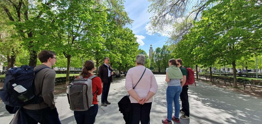 Budapest: Best of Downtown and Jewish Quarter Tour - Szabadság Square and St. Stephen’s Basilica, landmarks with guided context