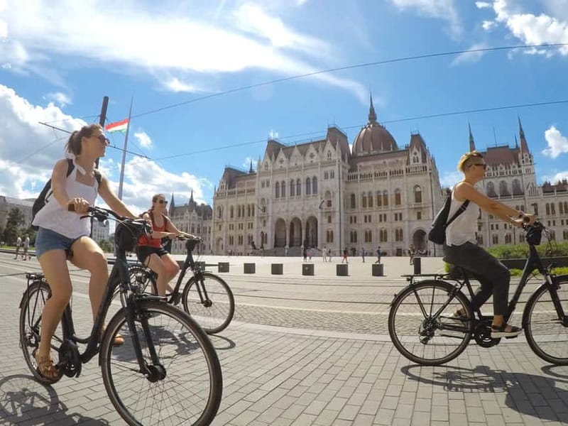 Budapest Bike Tour with a Hungarian Goulash - What the ride feels like: flat streets, sidewalk sharing, and the occasional hill