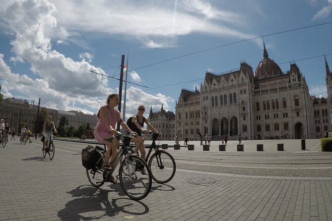 Budapest Bike Tour with Hungarian Goulash - City Park and the lake views around Vajdahunyad