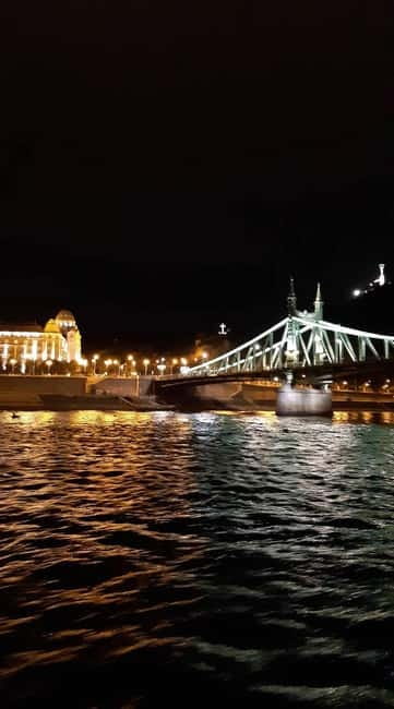 Budapest: Boat Cruise with Personal Guide and Drink - Who should book this Danube night cruise
