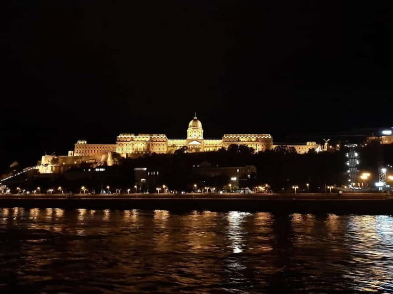 Budapest: Boat Cruise with Personal Guide and Drink - Photos, questions, and how to get the most out of a small group