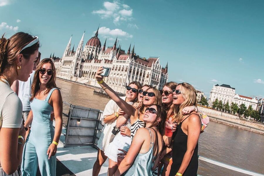 Budapest: Boat Party with option of Unlimited Drinks - Key takeaways