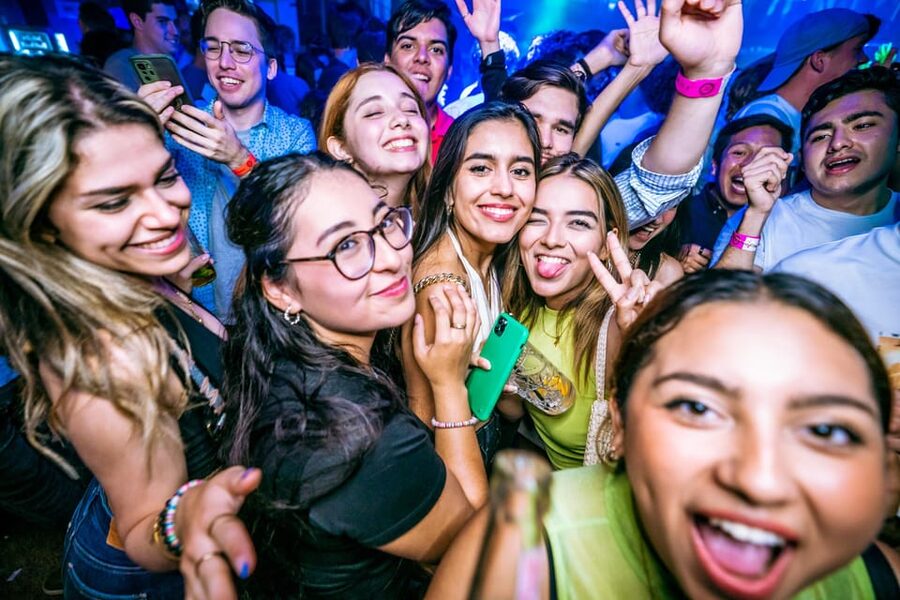 Budapest: Boat Party with option of Unlimited Drinks - Price and value for a 5 to 6 hour night out