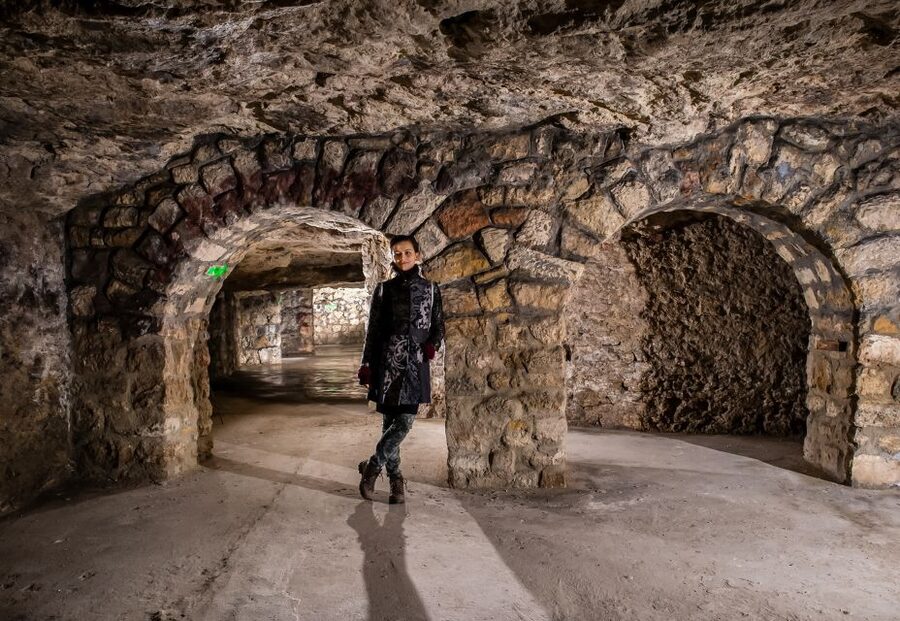 Budapest: Buda Castle Cave Tour - First steps underground, what the cave route feels like