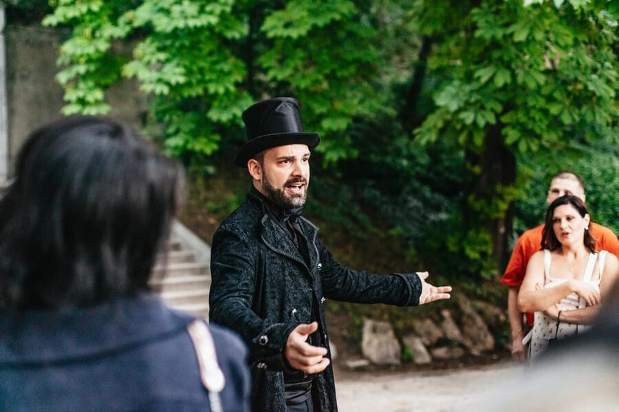 Budapest: Buda Castle District Vampires and Myths Night Tour - The House of Houdini Stop, Where the Tour Mix Gets Fun