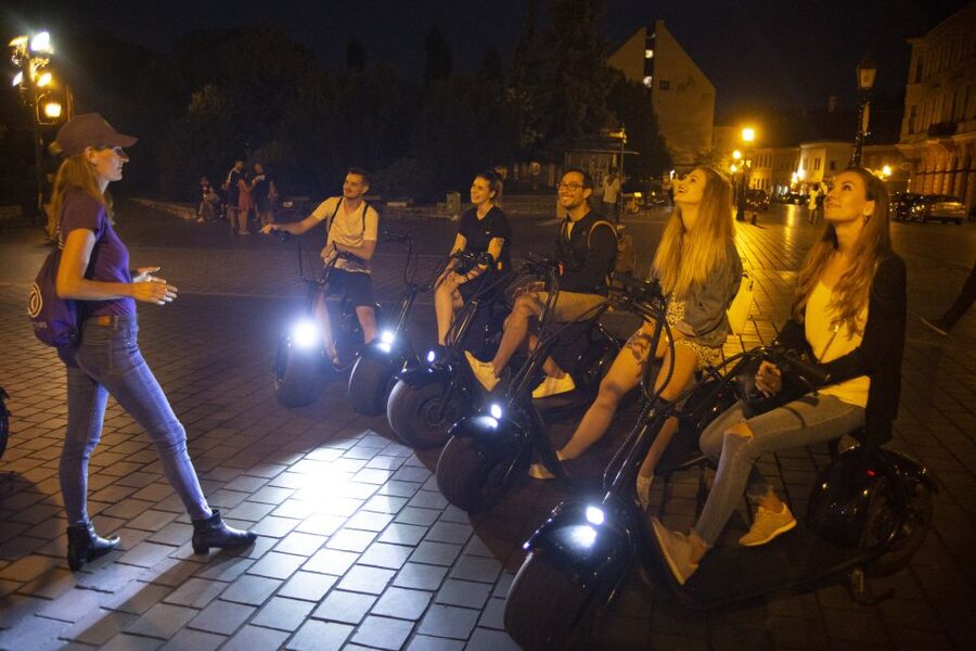 Budapest: Buda Castle E-Scooter Evening Tour - Safety briefing and first riding minutes