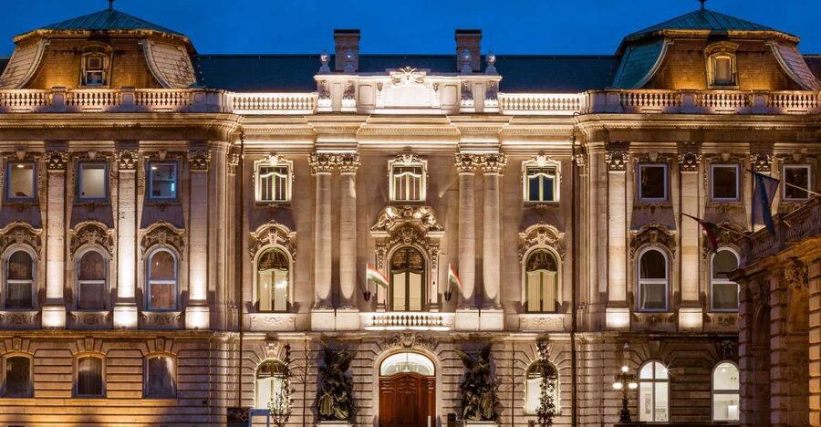 Budapest: Buda Castle Walk with Saint Stephen's Hall - End at Szent István-terem: how to keep the momentum