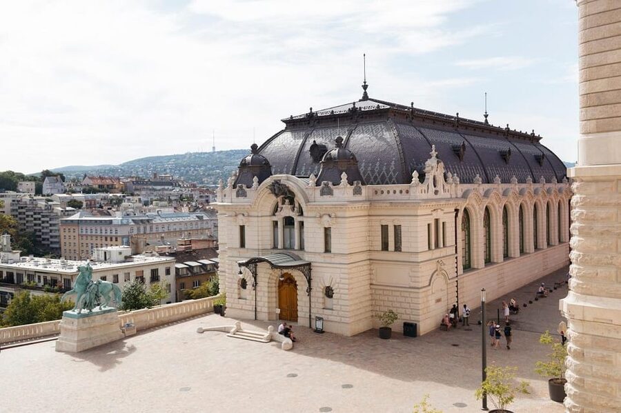 Budapest: Buda Castle Walking Tour & Folk Music Performance - Tárnok Street: where architectural styles stack up like a time machine