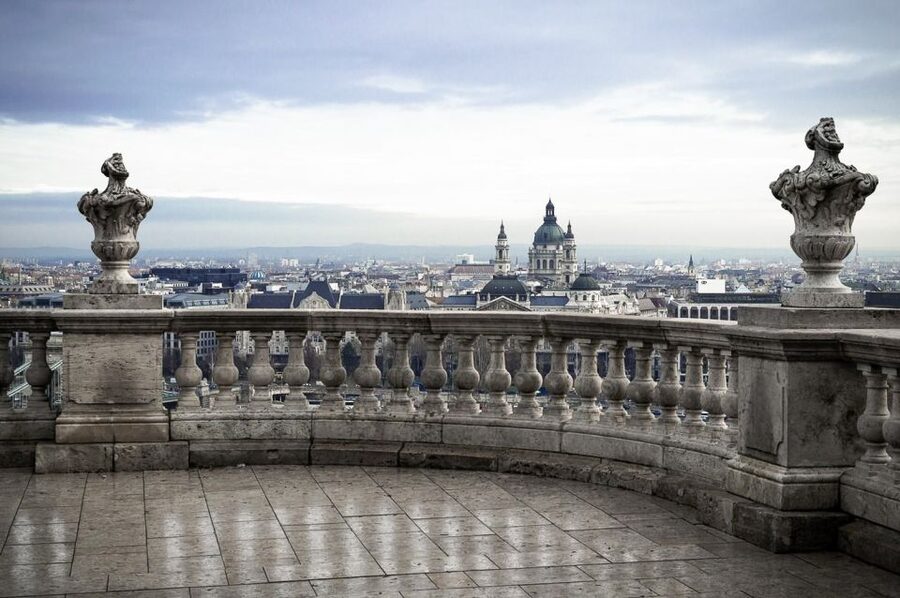 Budapest: Buda Castle Walking Tour in German - Meeting point at Szentháromság tér, right by Matthias Church