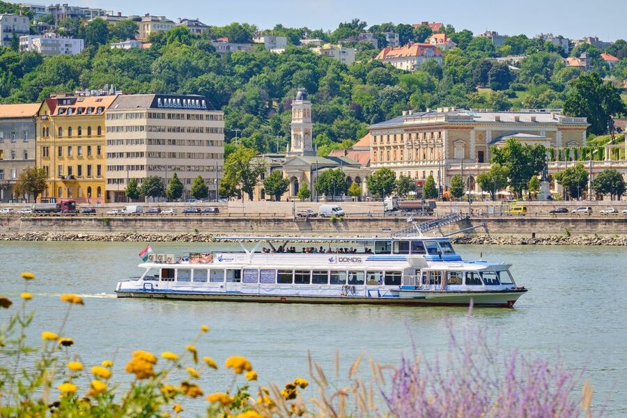 Budapest By Night Sightseeing Cruise - On Board Comfort: Warmth, Decks, Restrooms, and Real Rules