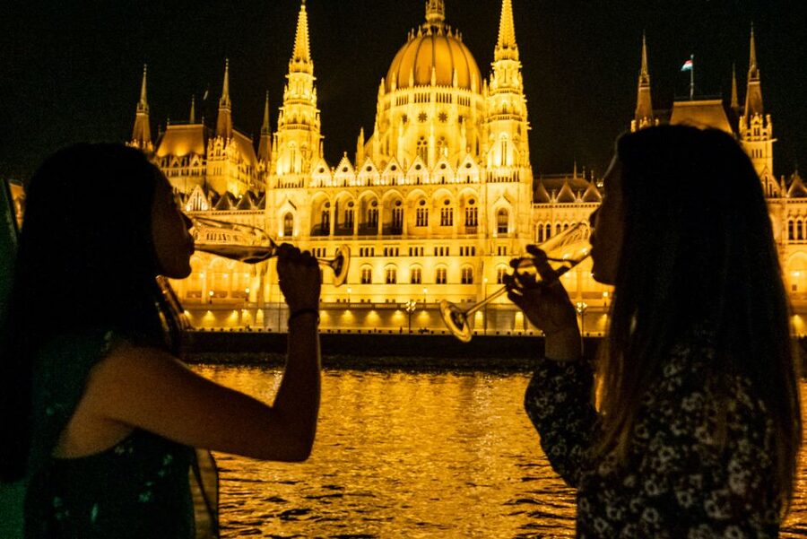 Budapest: Candlelit Dinner River Cruise with Live Music - Key Things That Make This Cruise Worth It