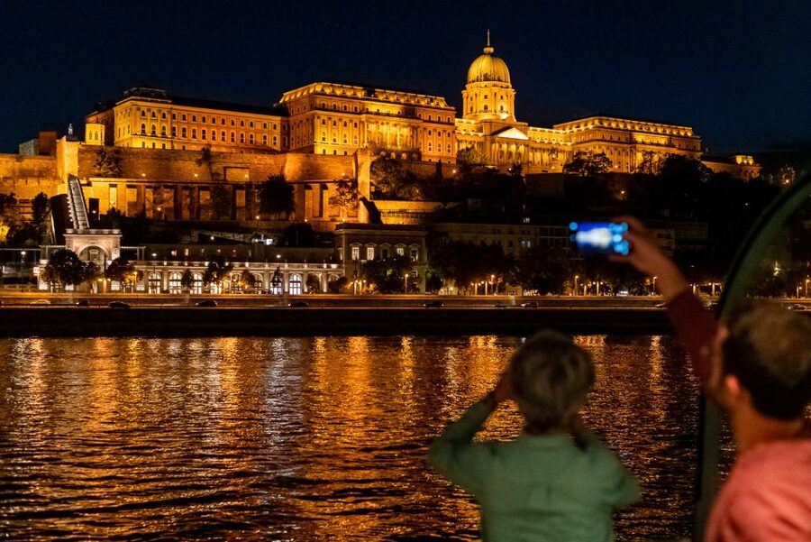 Budapest: Candlelit Dinner River Cruise with Live Music - The 4-Course Dinner, With Choices You Actually Get to Make